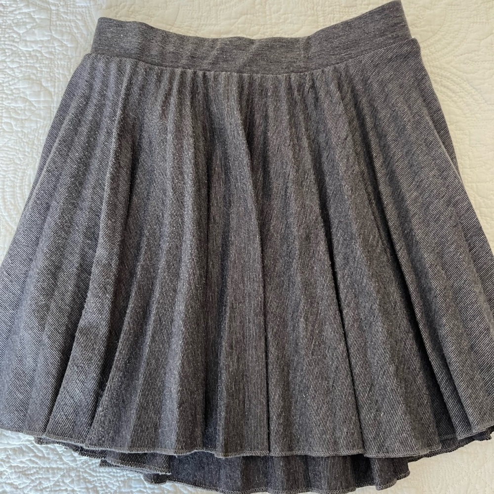 Pleated gray skirt